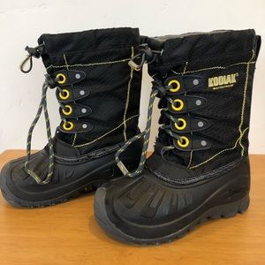 Kids Kodiak Snowboots size 13.